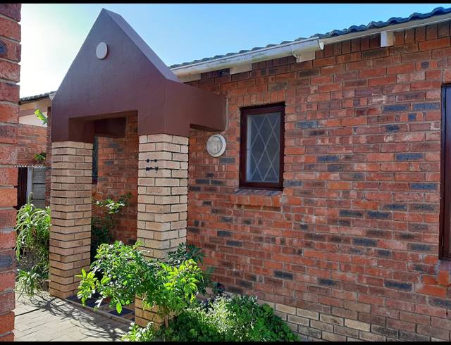 2 BEDROOM TOWNHOUSE RENTED IN MOUNT PLEASANT